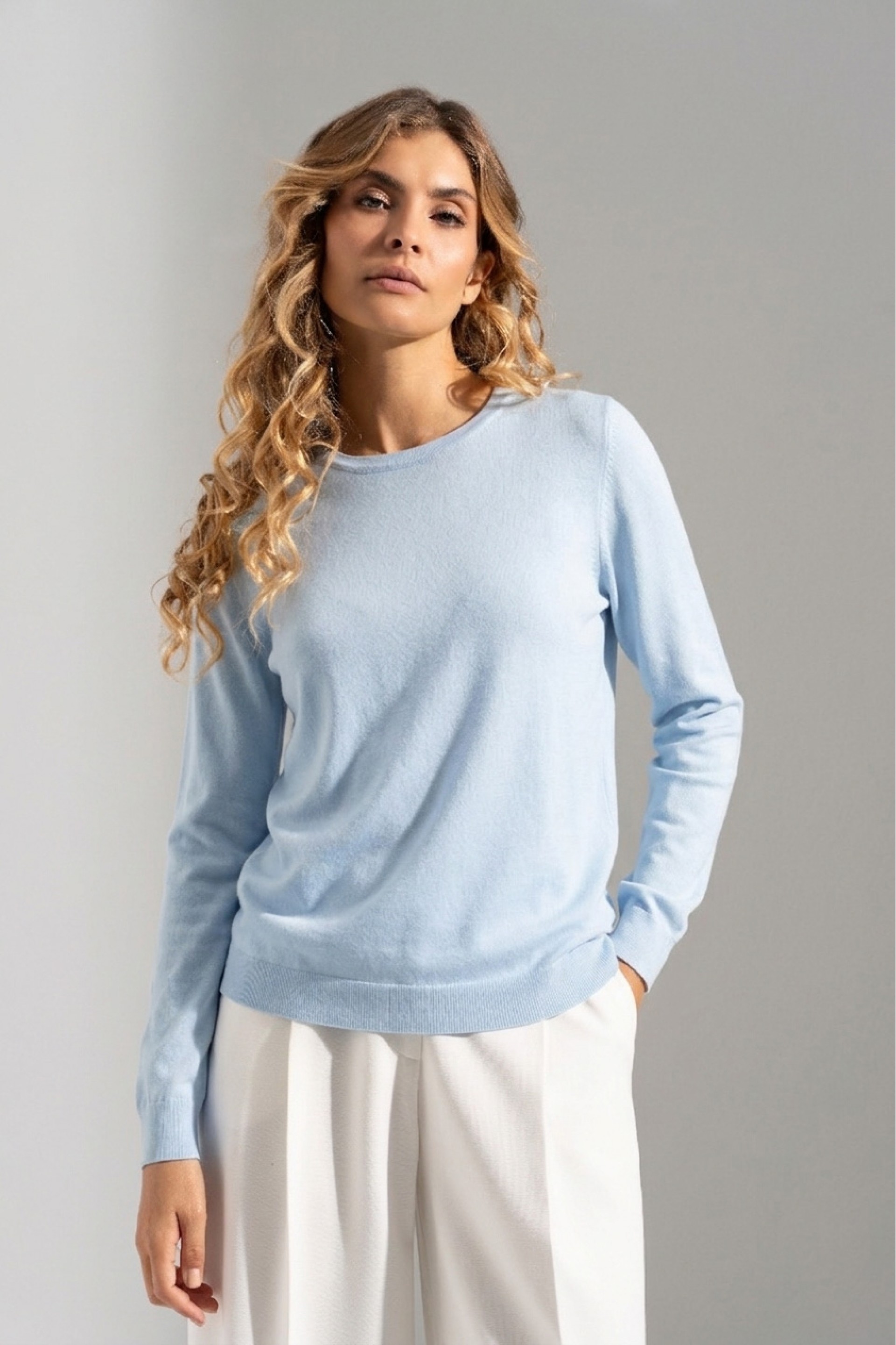 Plain knit sweater with round neckline