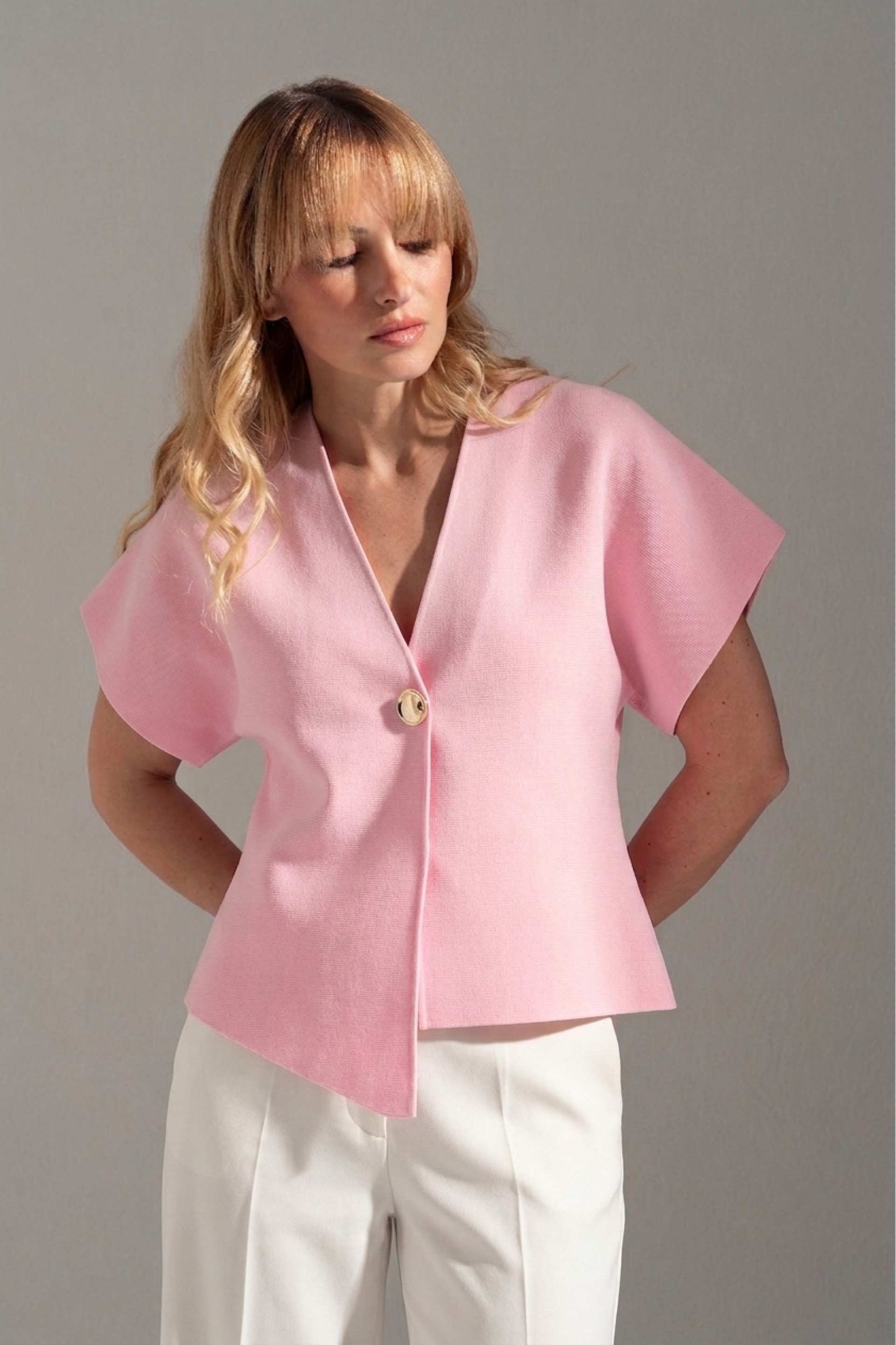 Asymmetrical short-sleeve knitted jacket
