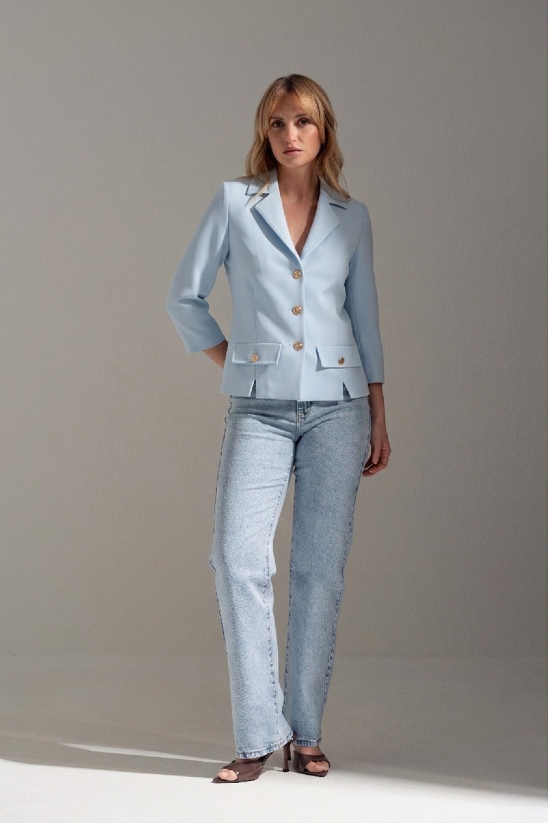 Classic cropped blazer with 3/4 sleeves