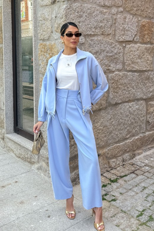 High-waisted pleated trousers