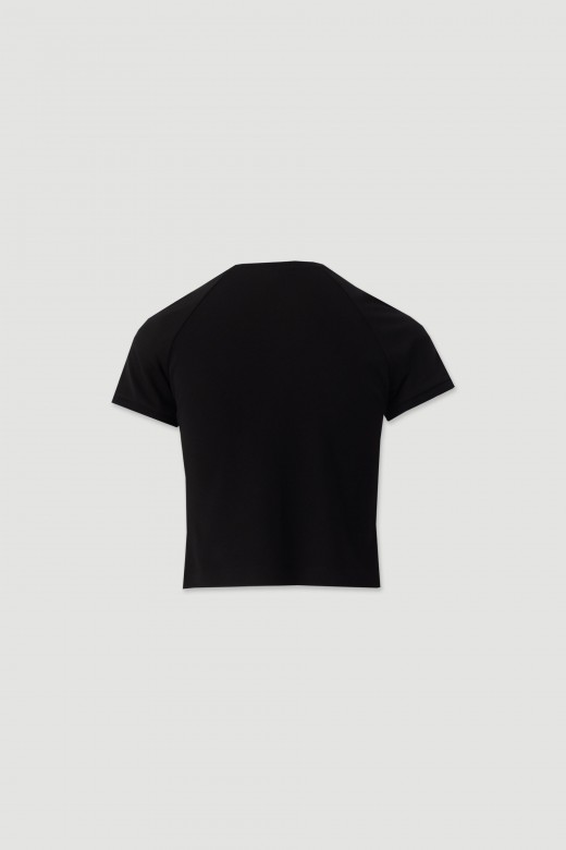 Short t-shirt with personalized detail Short t-shirt with personalized detail