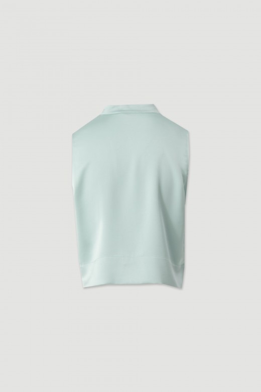 Cropped satin top with structured neckline Cropped satin top with structured neckline
