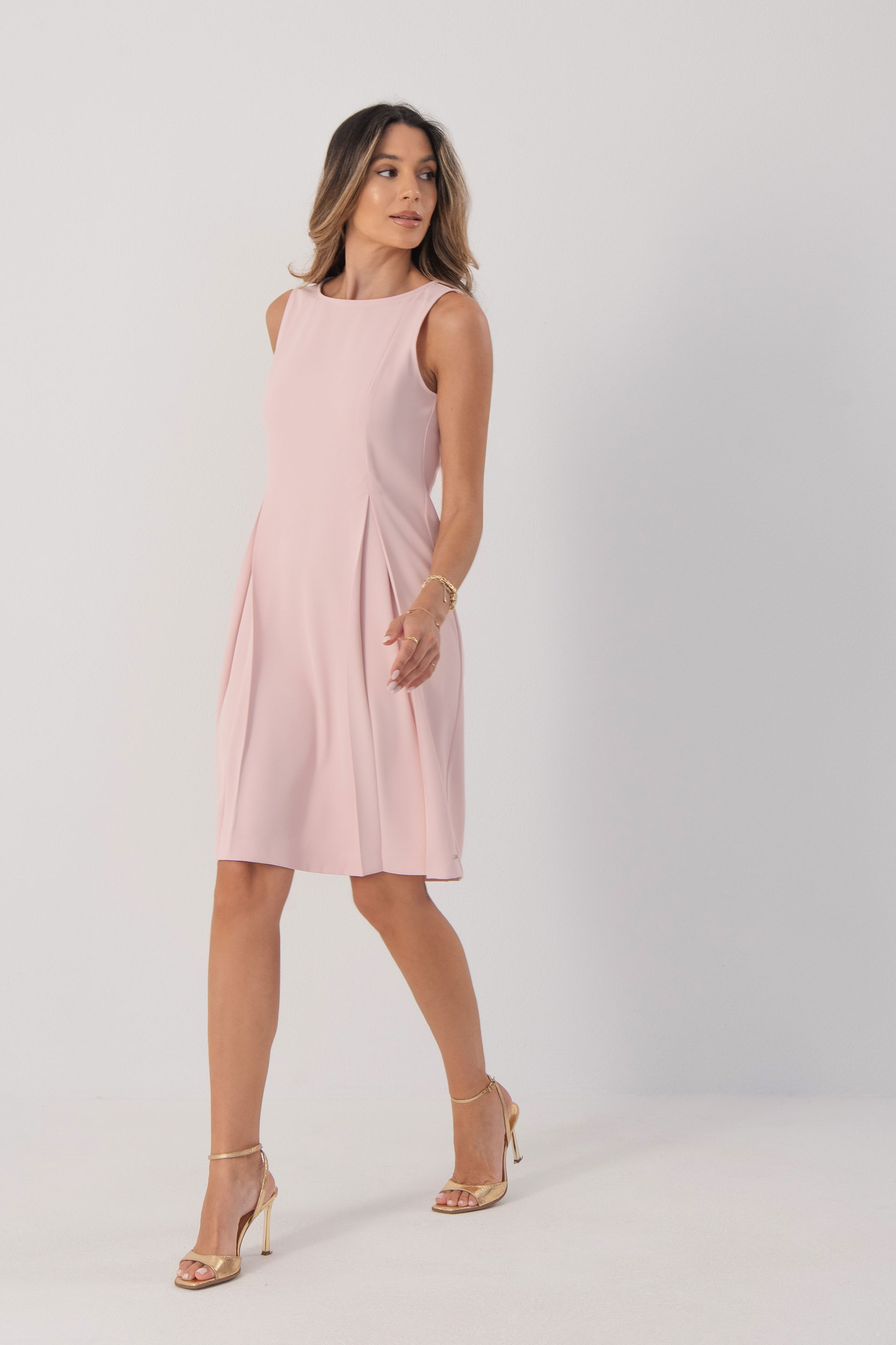 Fitted dress with side pleats