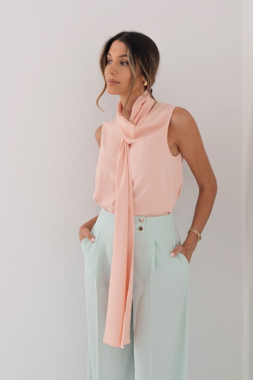 Flowing top with bow Flowing top with bow