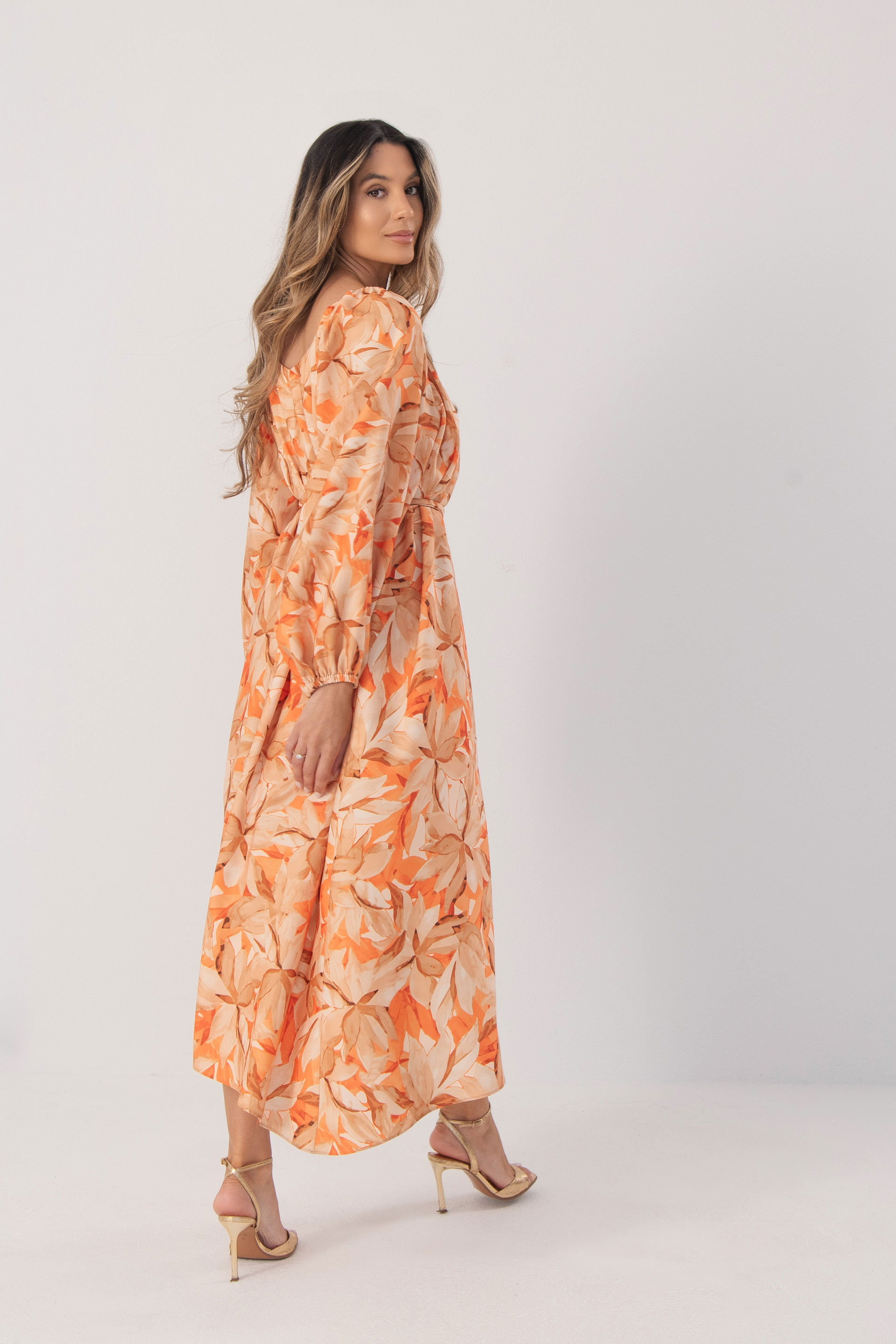 Vestido midi asimétrico con estampado floral