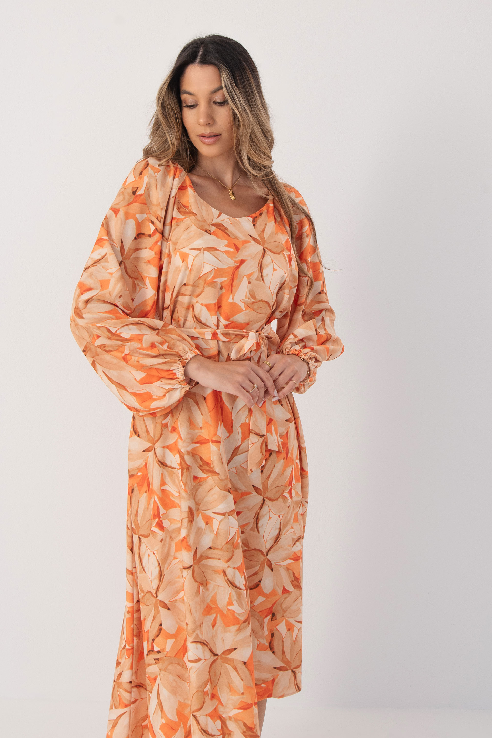 Vestido midi asimétrico con estampado floral