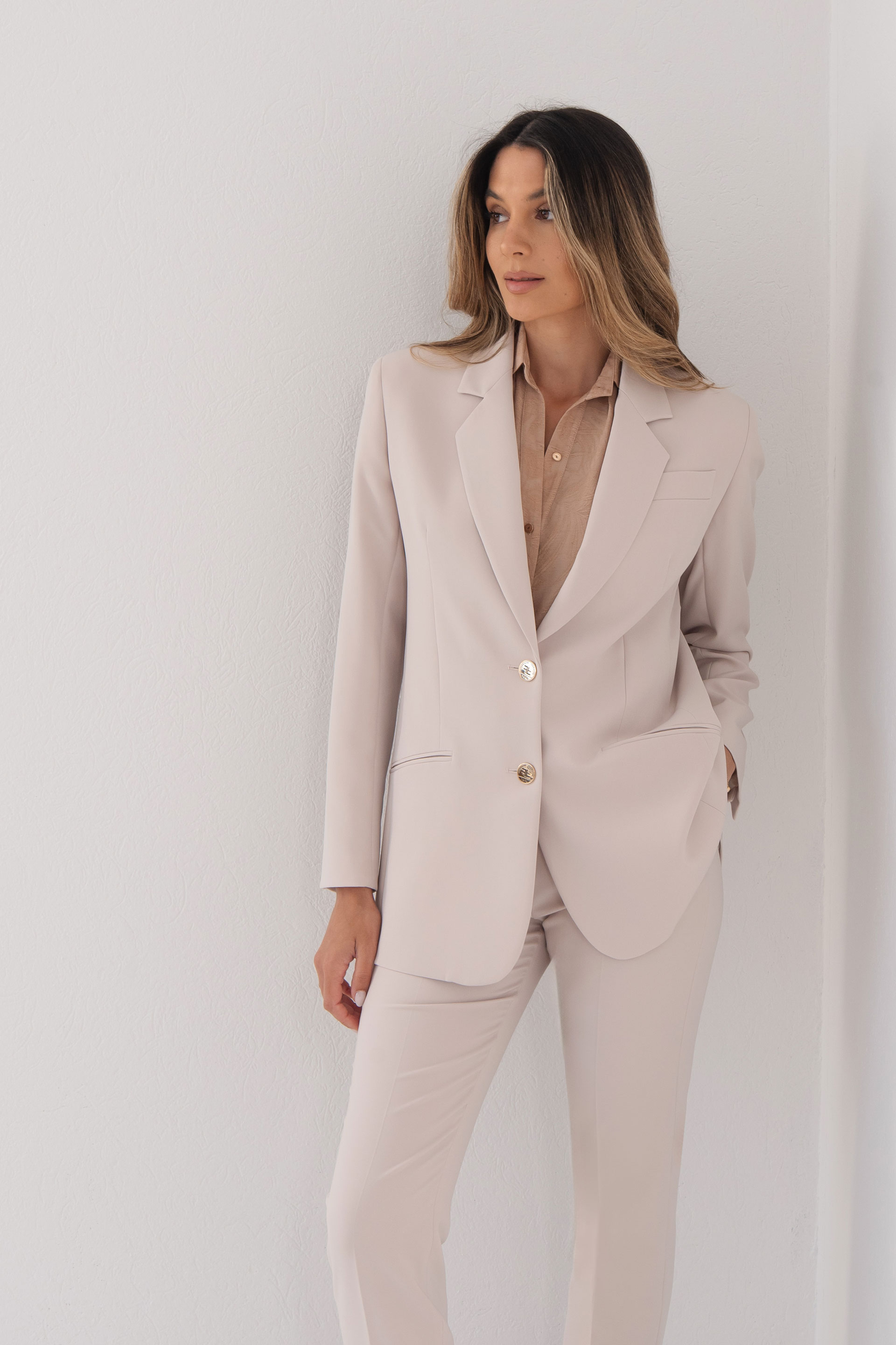 Oversized blazer with metallic buttons