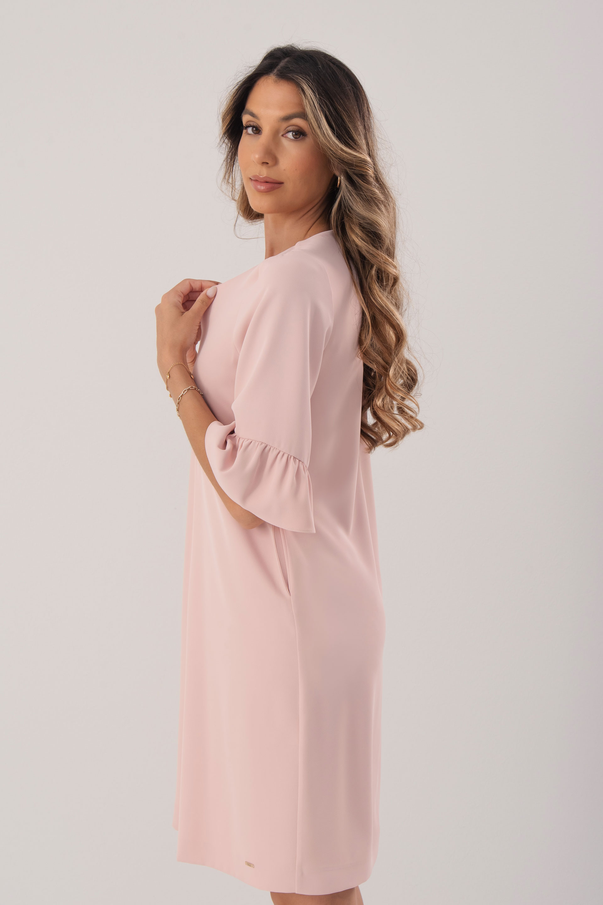 Dress with v-neckline and ruffle sleeves