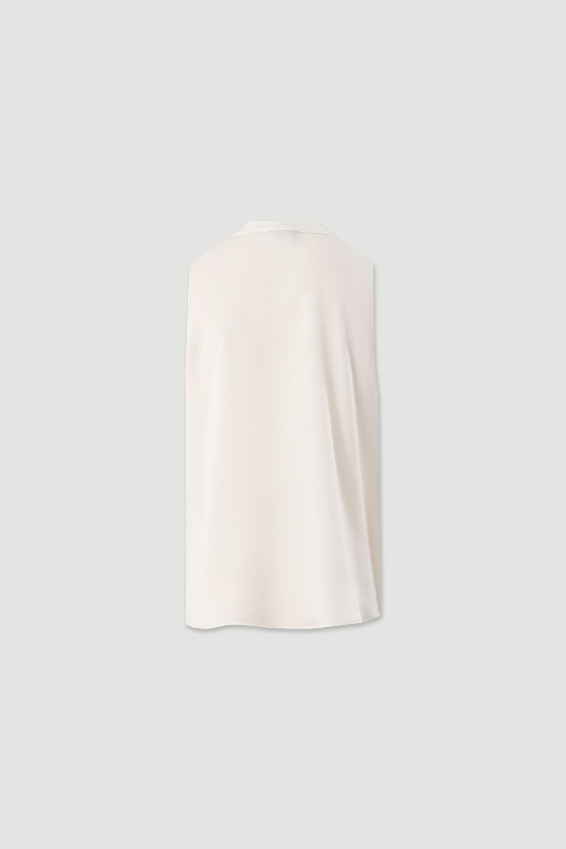 Sleeveless top with stand collar