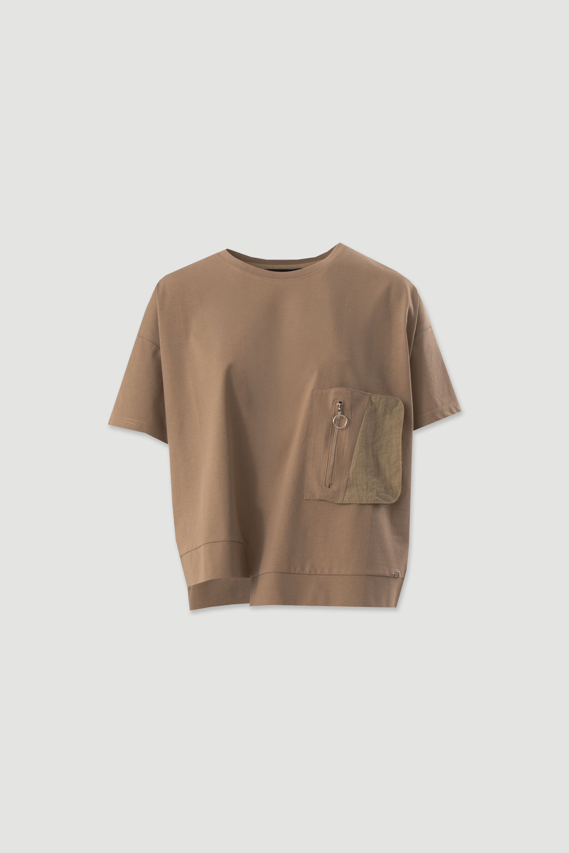 T-shirt with front pocket
