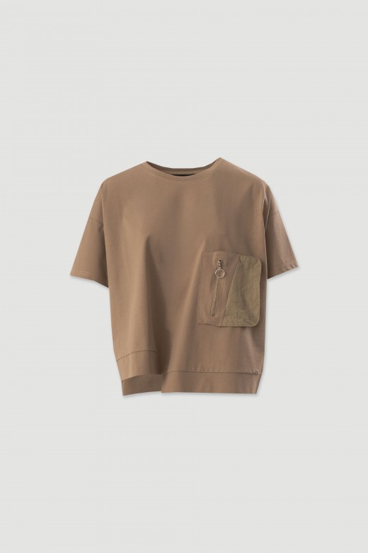 T-shirt with front pocket T-shirt with front pocket