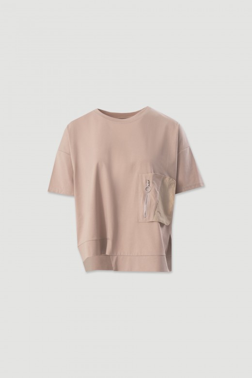 T-shirt with front pocket T-shirt with front pocket