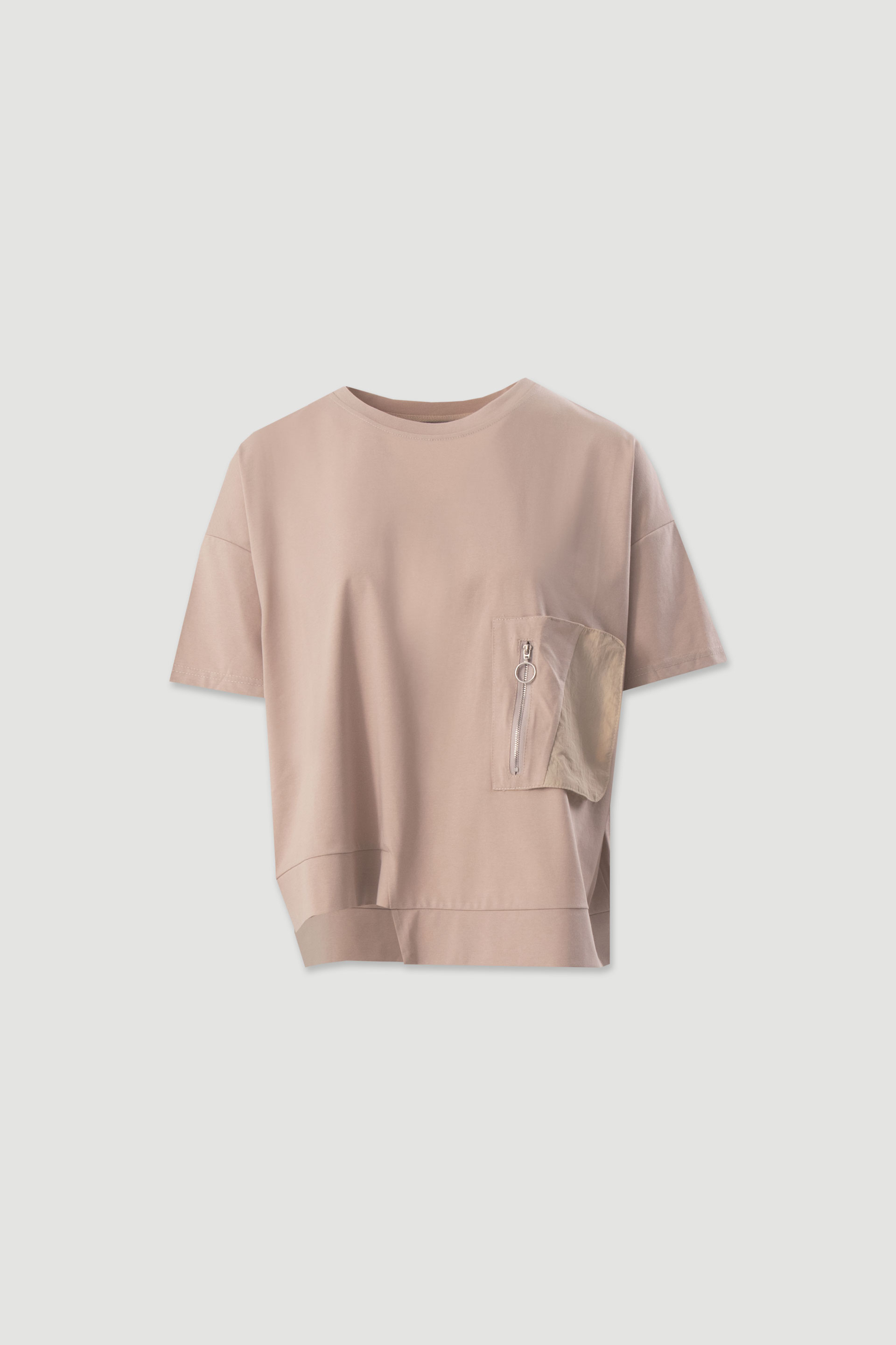 T-shirt with front pocket