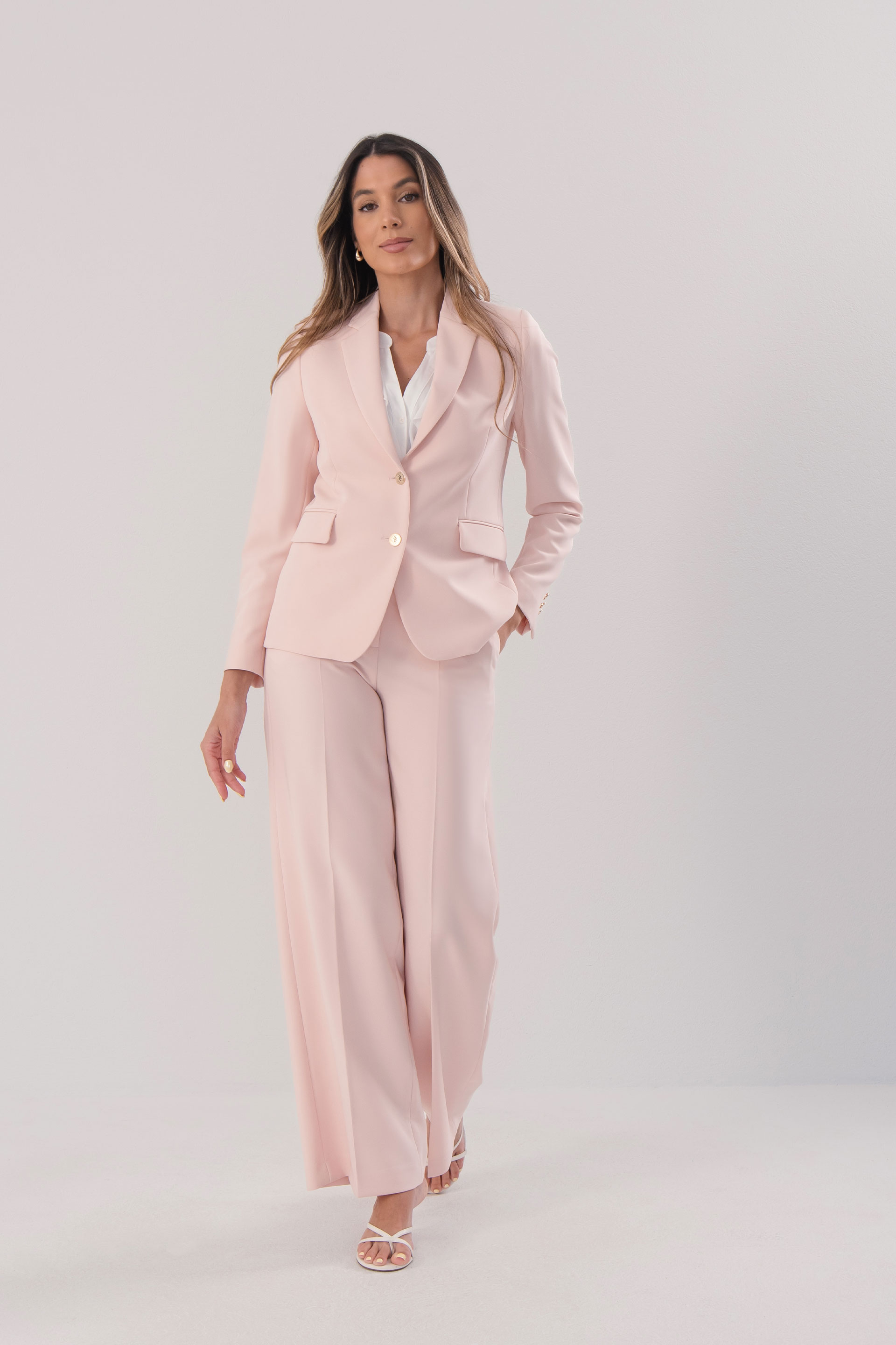 Calça clássica wide leg com cinto elástico