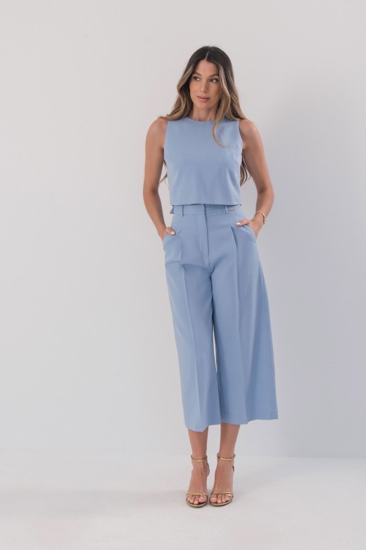 Cropped textured top with back bow Cropped textured top with back bow
