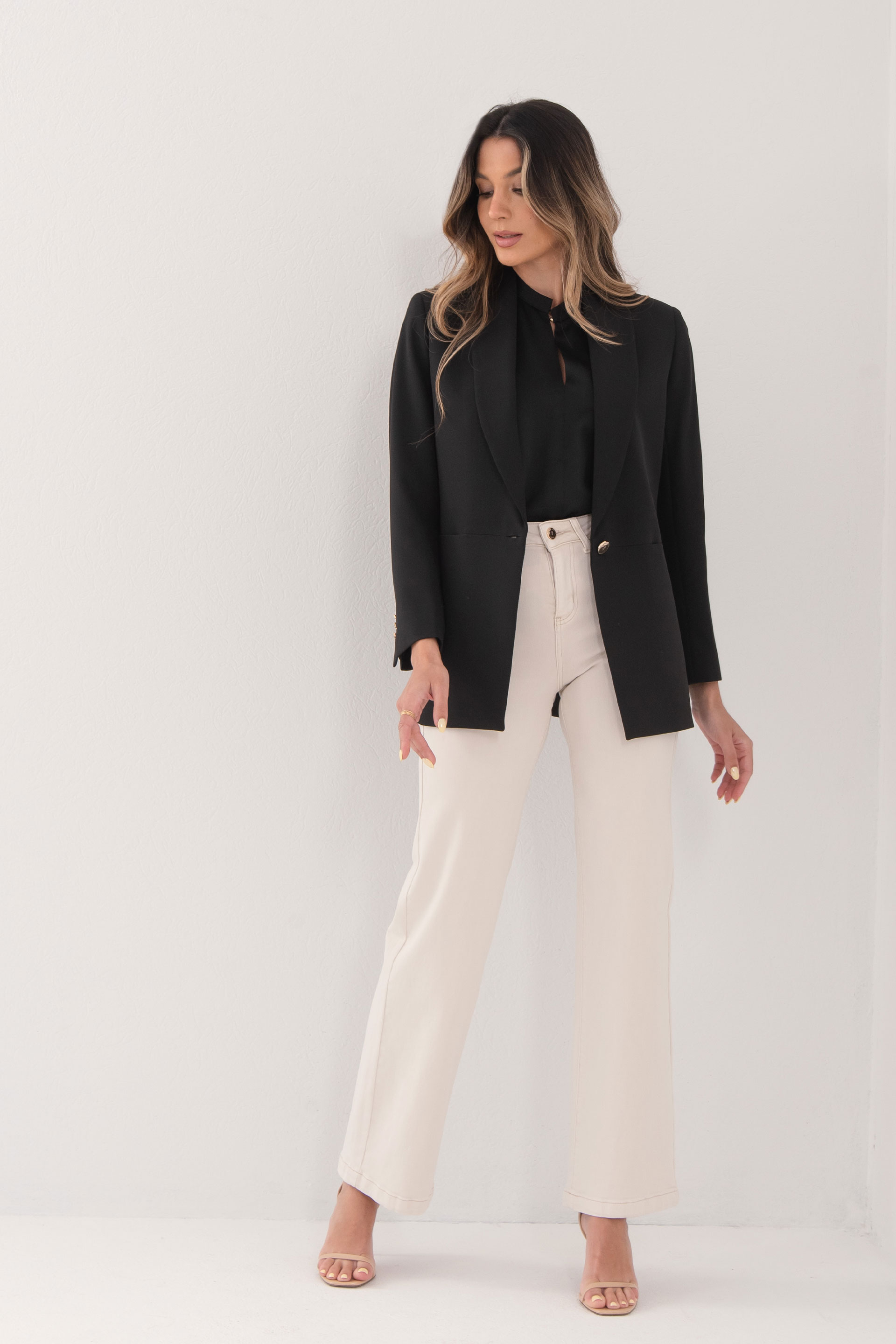 Oversized blazer with personalized buttons