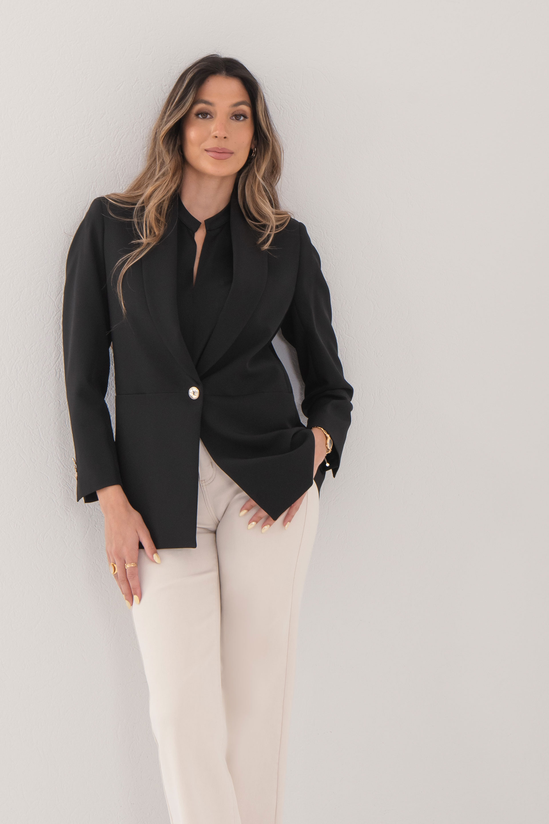 Oversized blazer with personalized buttons