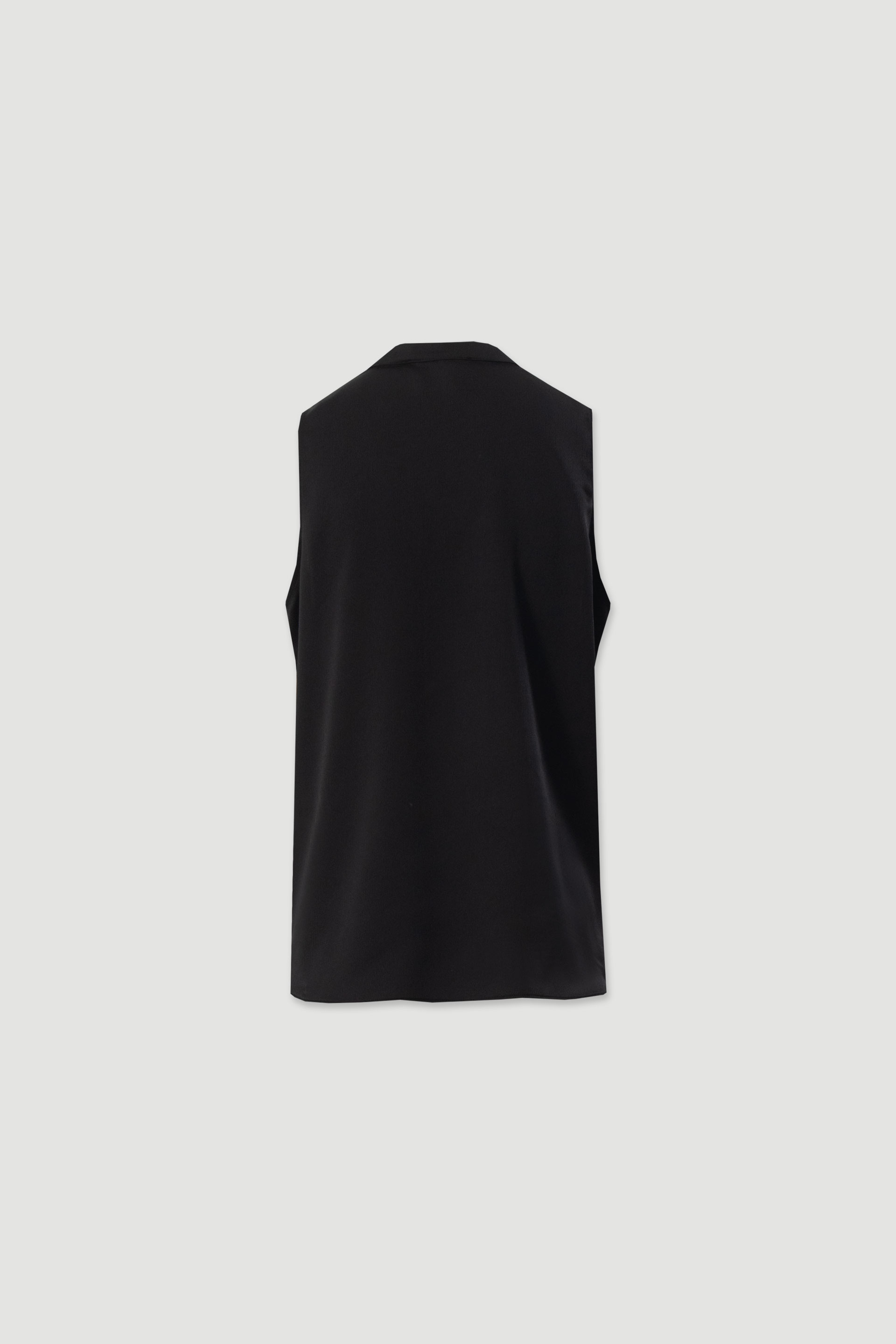 Top sin mangas con cuello alto