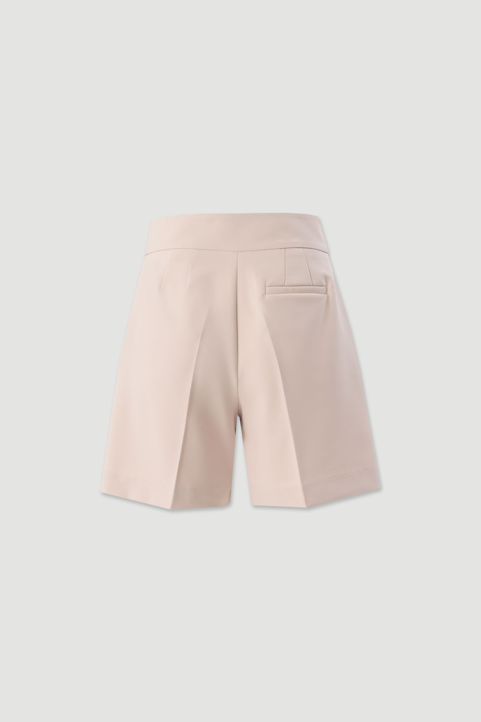 Shorts with asymmetrical detail