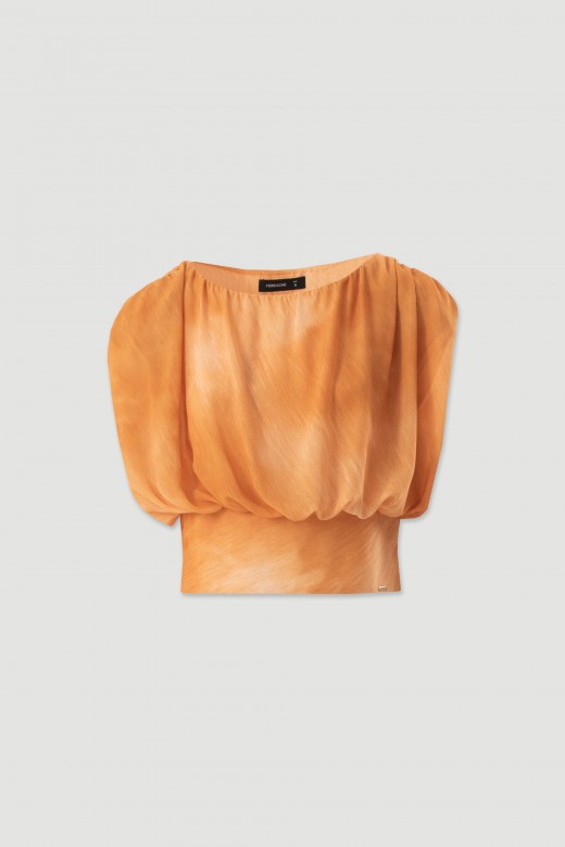 Flowing tunic with defined waist Flowing tunic with defined waist