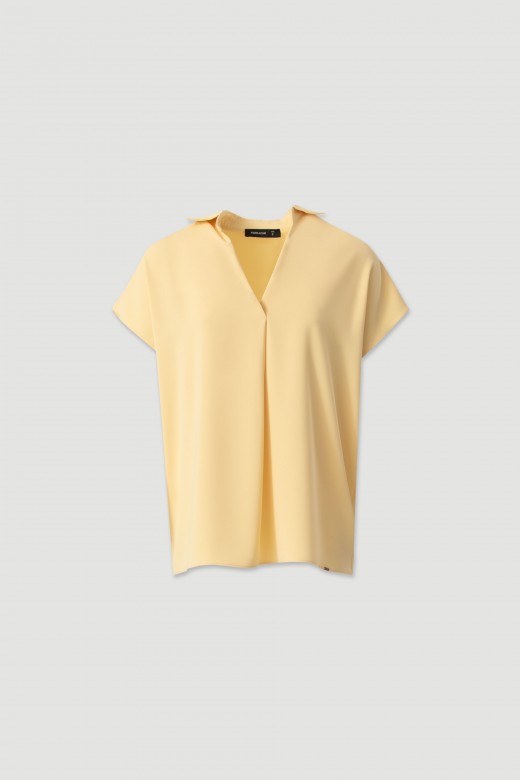 Flowy tunic with collar and short sleeves Flowy tunic with collar and short sleeves