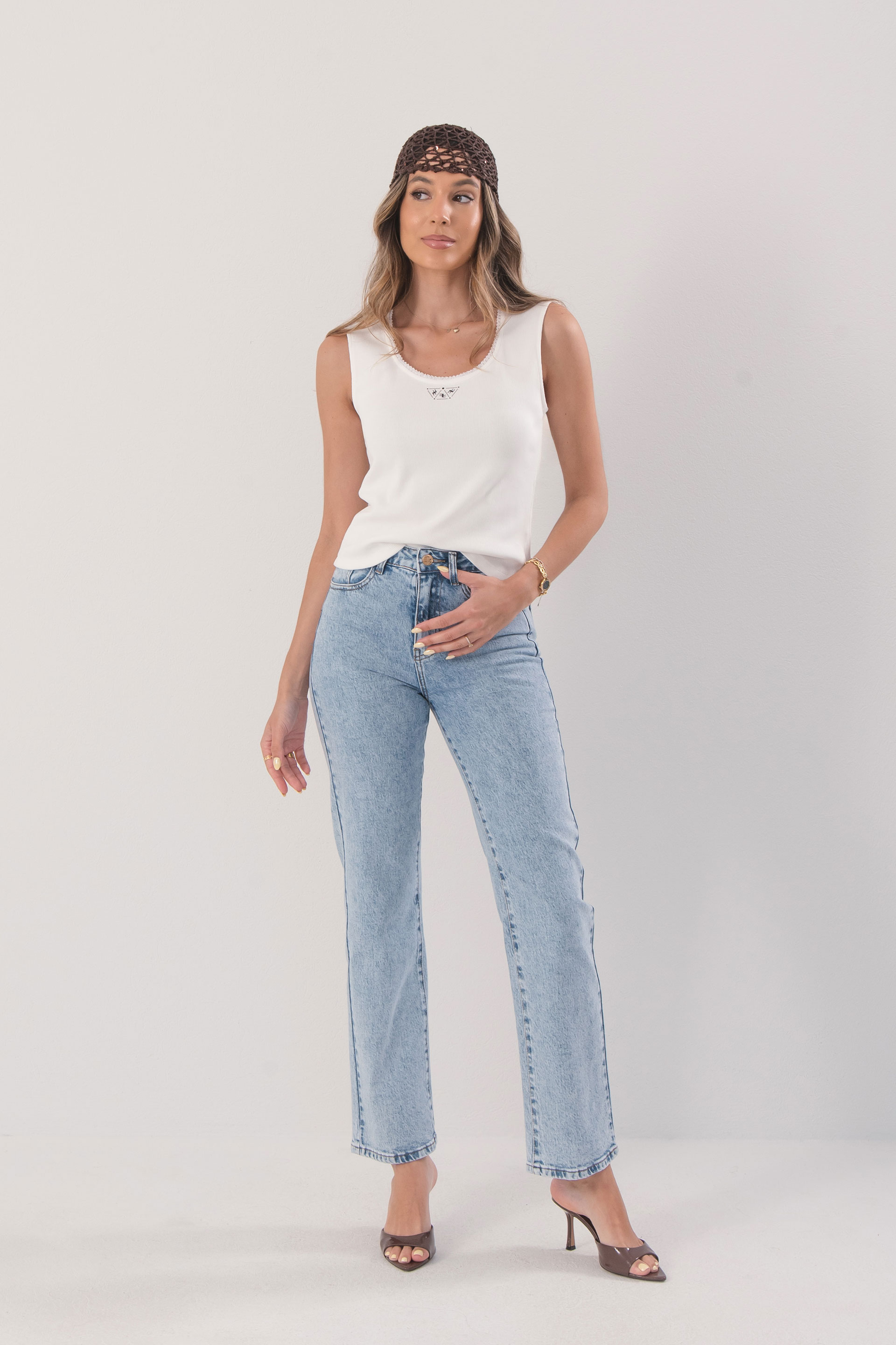 Mid-rise straight jeans