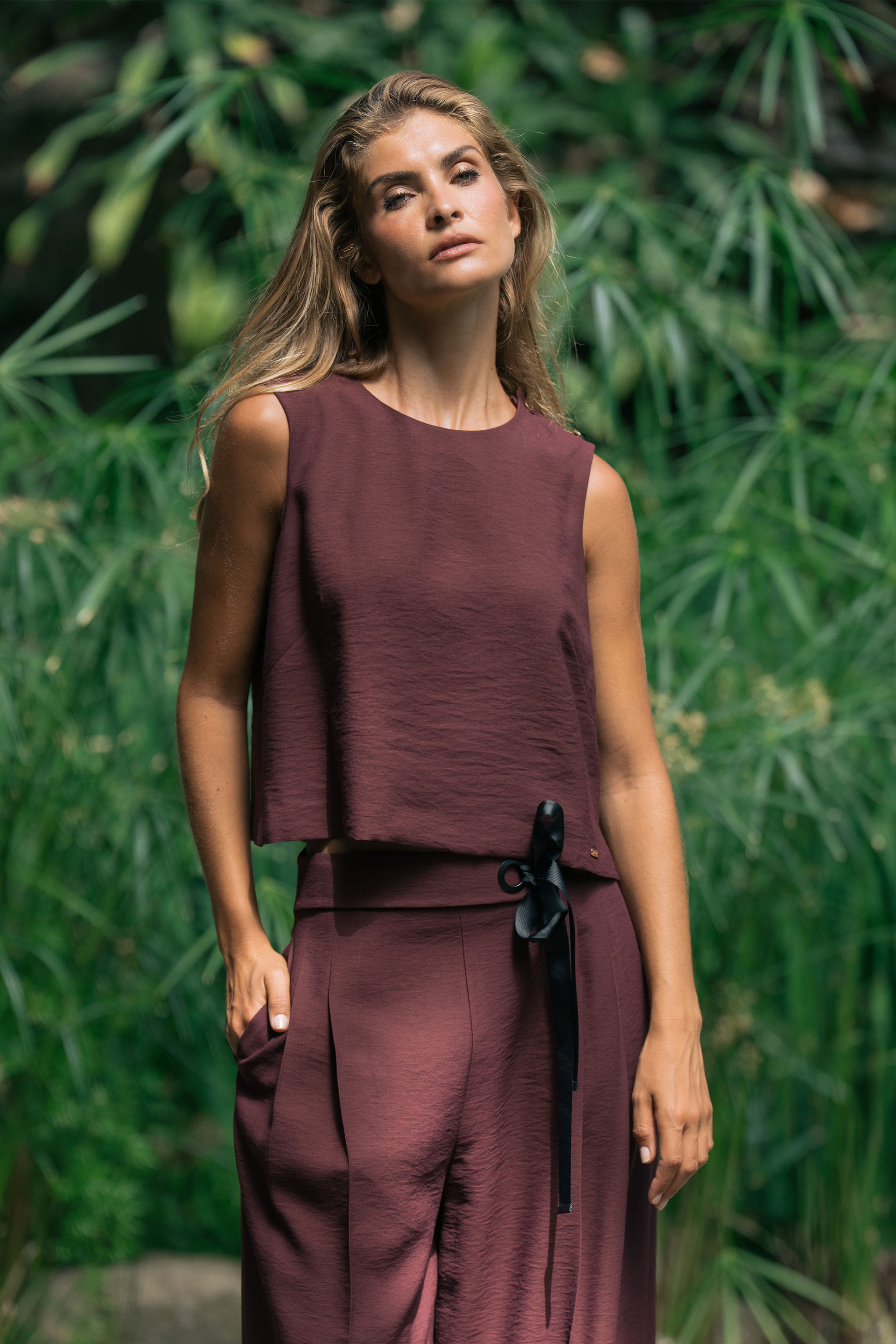 Cropped top with gold buttons on the shoulder