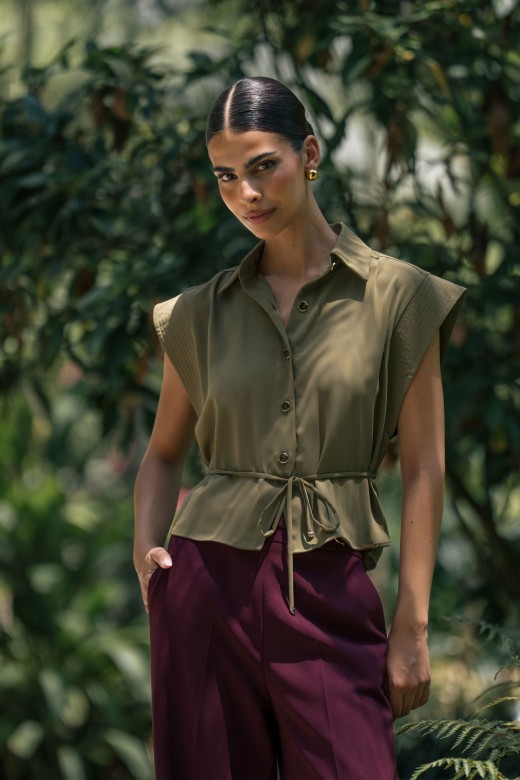 Short fluid blouse with belt Short fluid blouse with belt