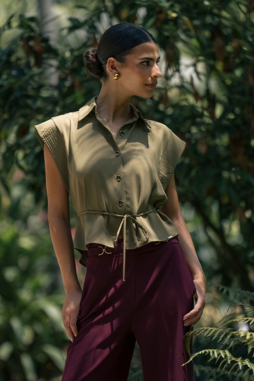 Short fluid blouse with belt Short fluid blouse with belt