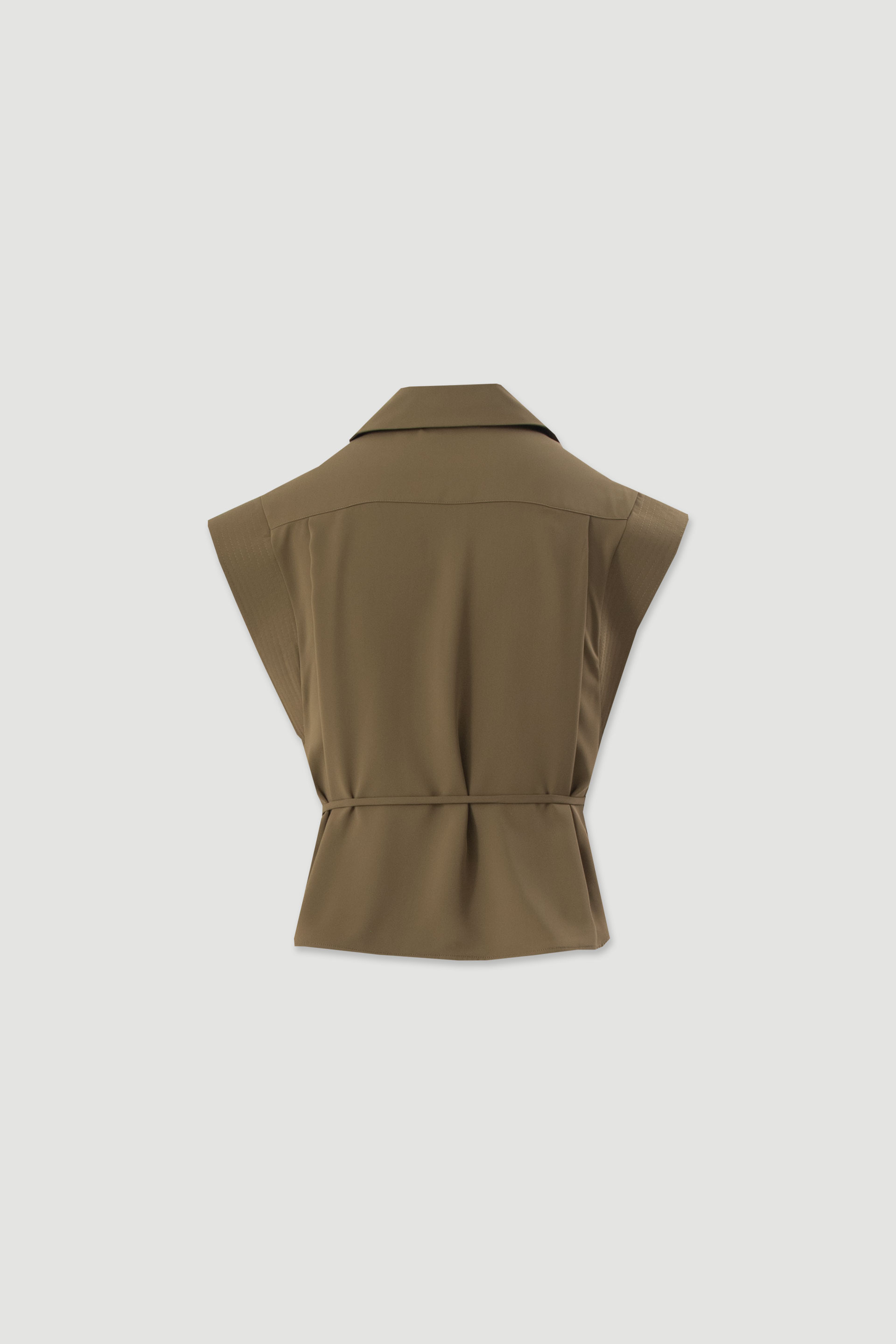 Short fluid blouse with belt