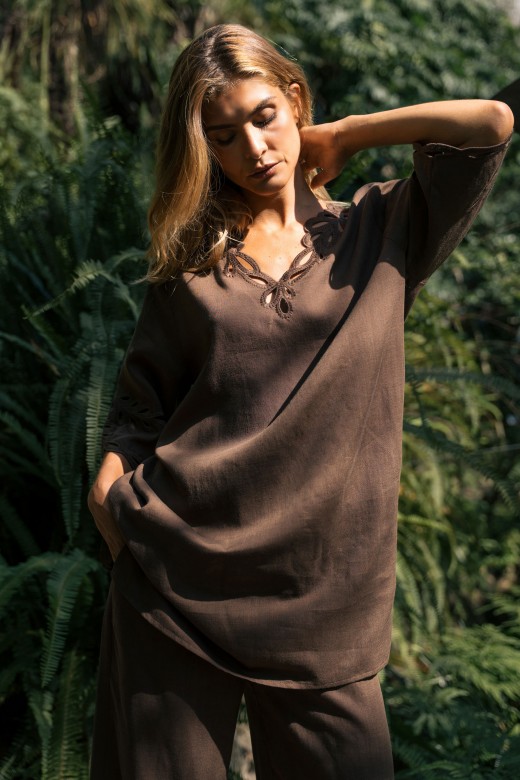 Dress in a linen blend with cut-out details Dress in a linen blend with cut-out details