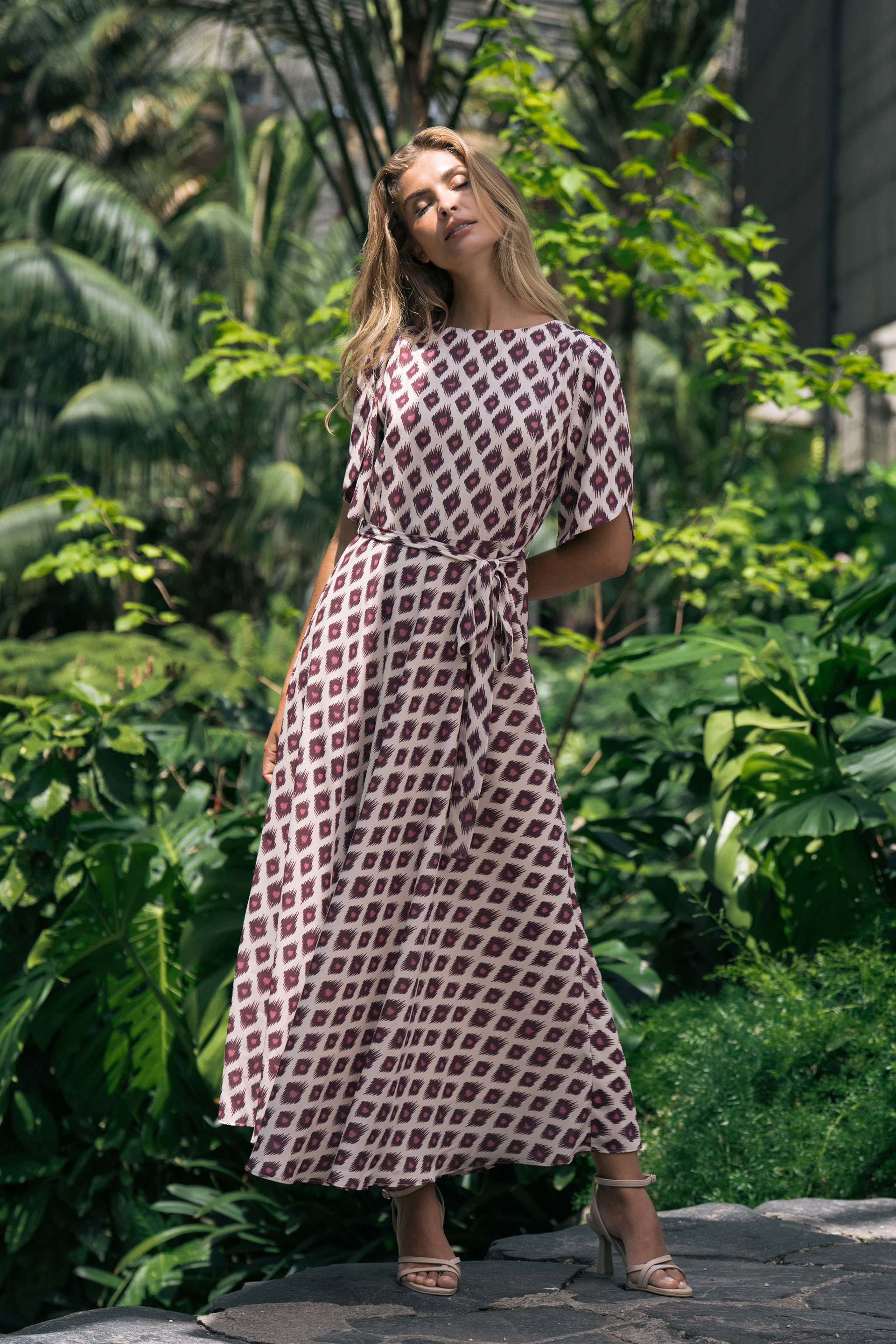Flowy printed dress with belt