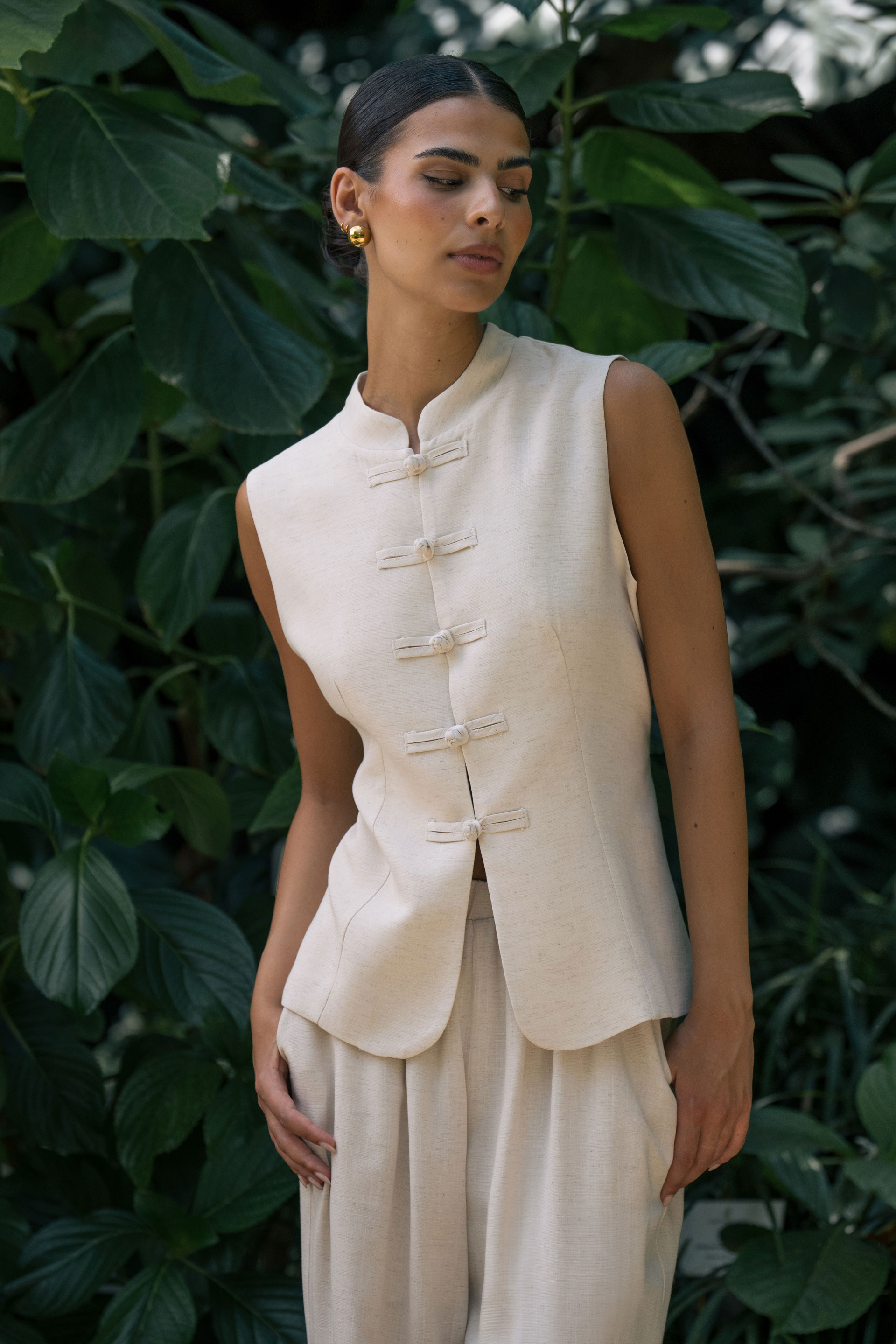 Linen-blend waistcoat with oriental fastening