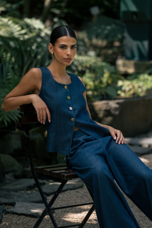 Structured vest with metallic buttons Structured vest with metallic buttons