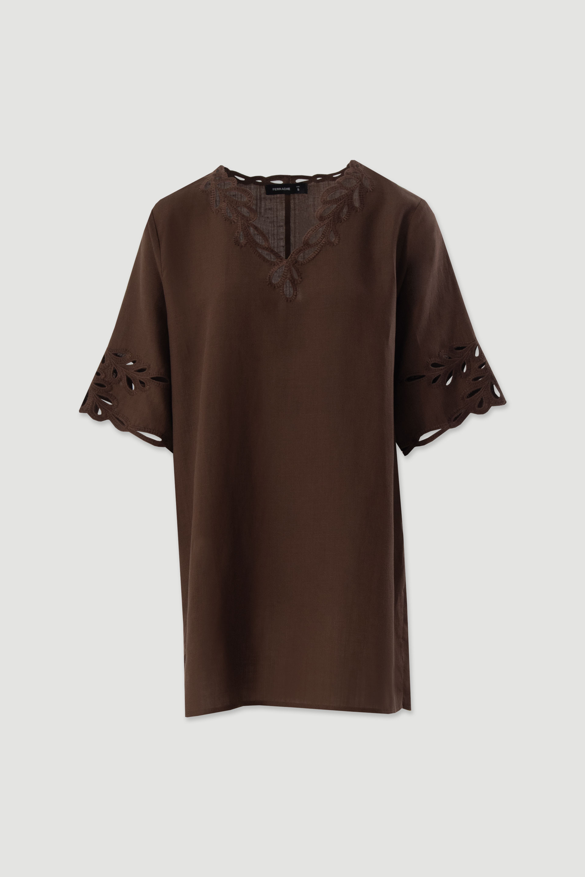 Dress in a linen blend with cut-out details