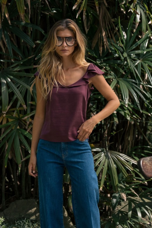 Top com folhos e la�o nas costas