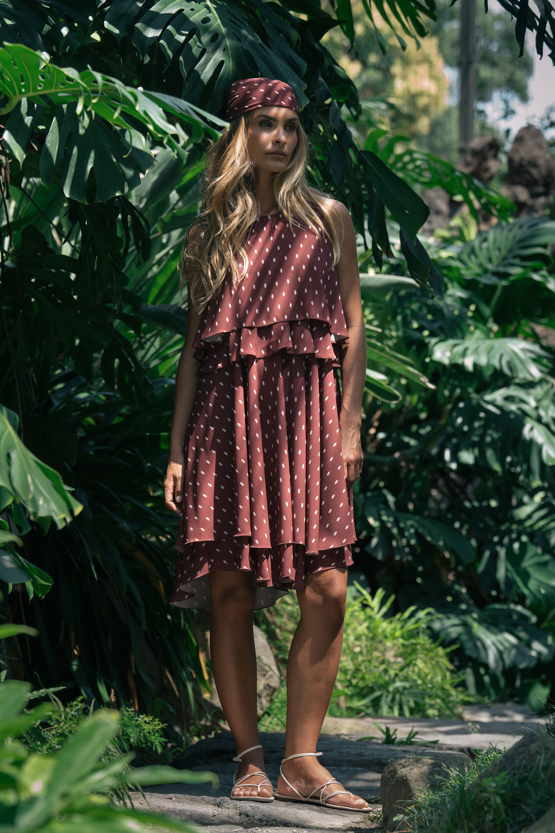 Vestido corto estampado con volantes
