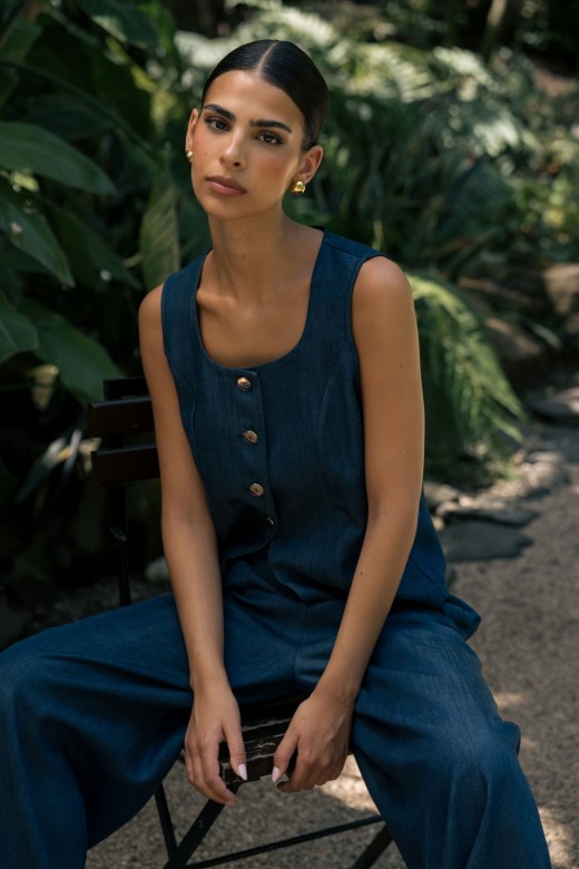 Structured vest with metallic buttons Structured vest with metallic buttons