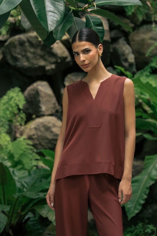 Fluid tunic with v-neckline