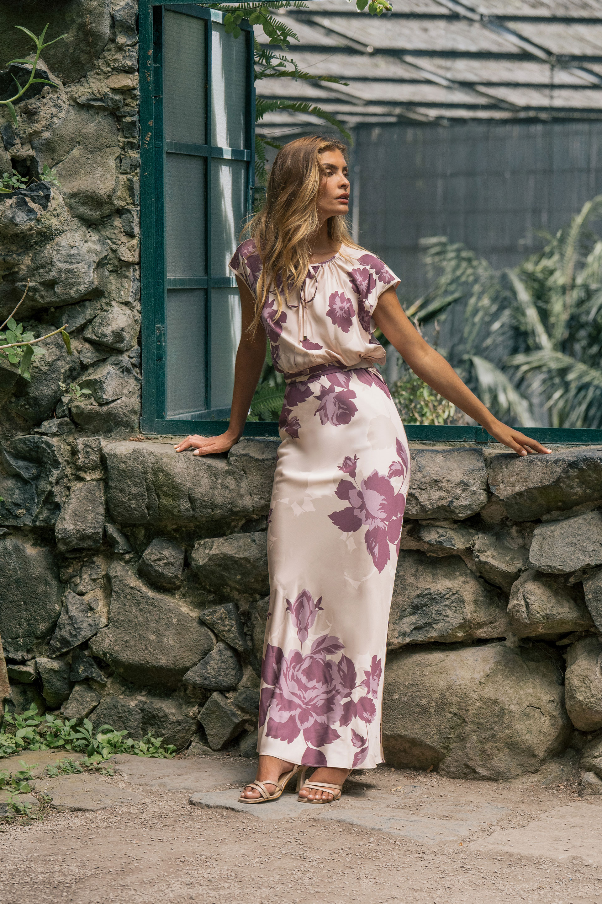 Long printed dress with belt