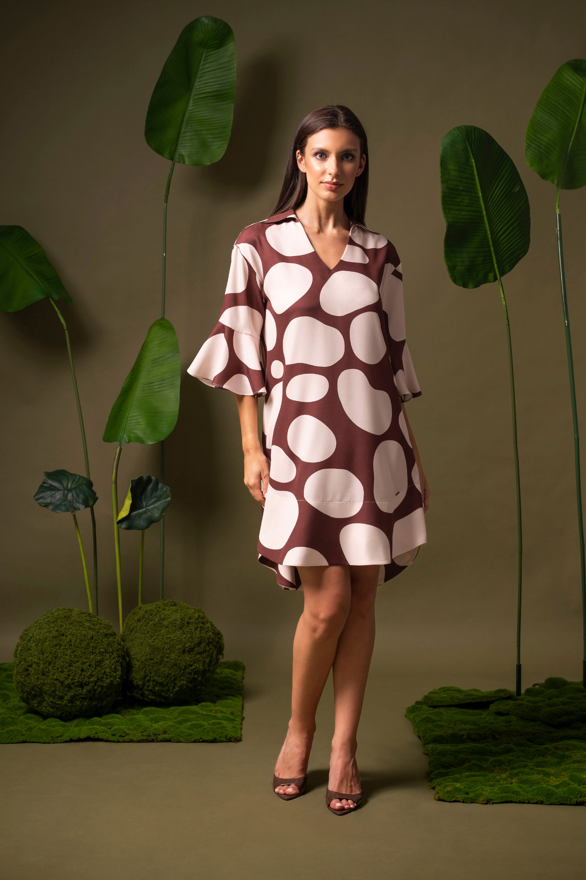 Short printed dress with fluid sleeves