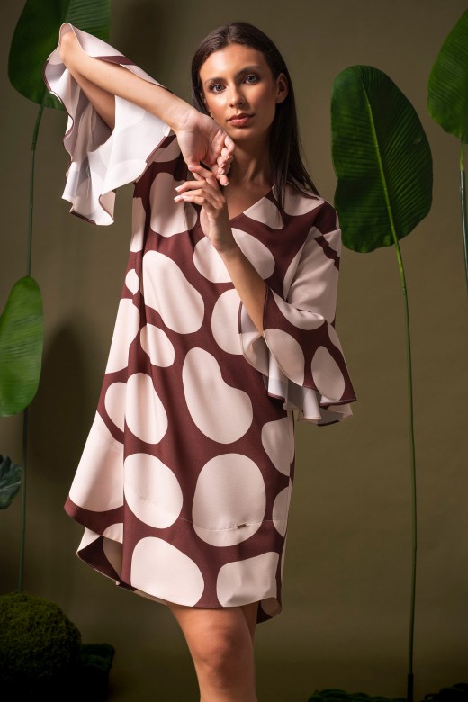 Vestido curto estampado com mangas fluídas Vestido curto estampado com mangas fluídas