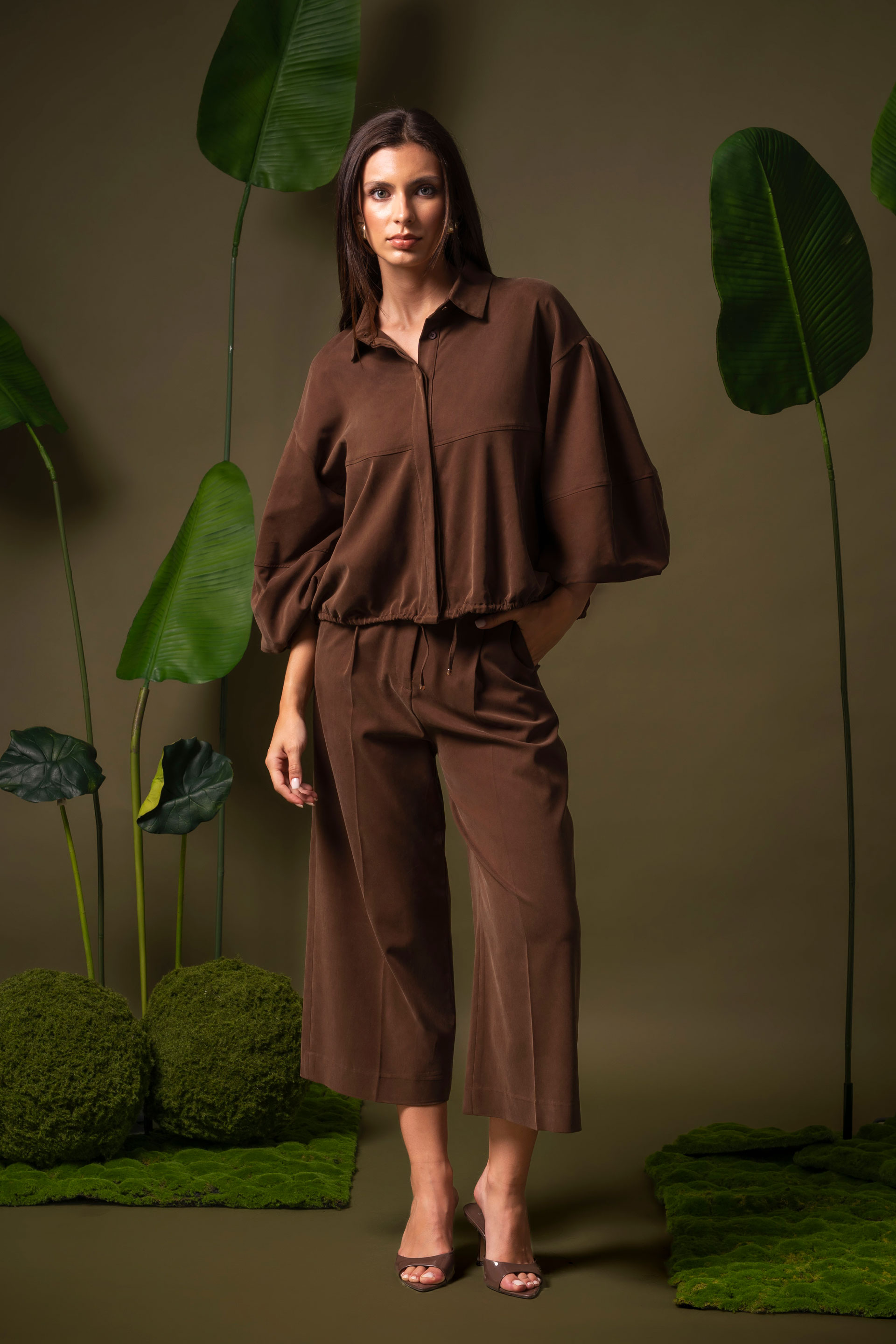Fluid jacket with 3/4 sleeves and adjustable waist