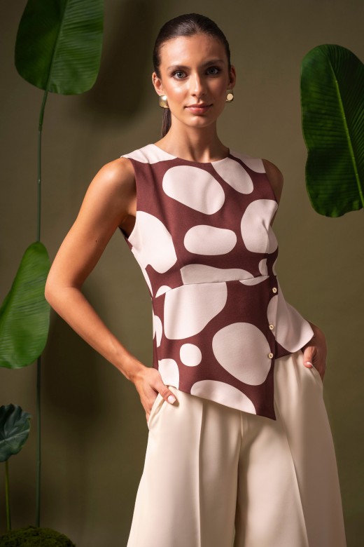 Asymmetric printed vest Asymmetric printed vest