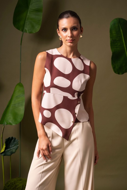 Asymmetric printed vest Asymmetric printed vest