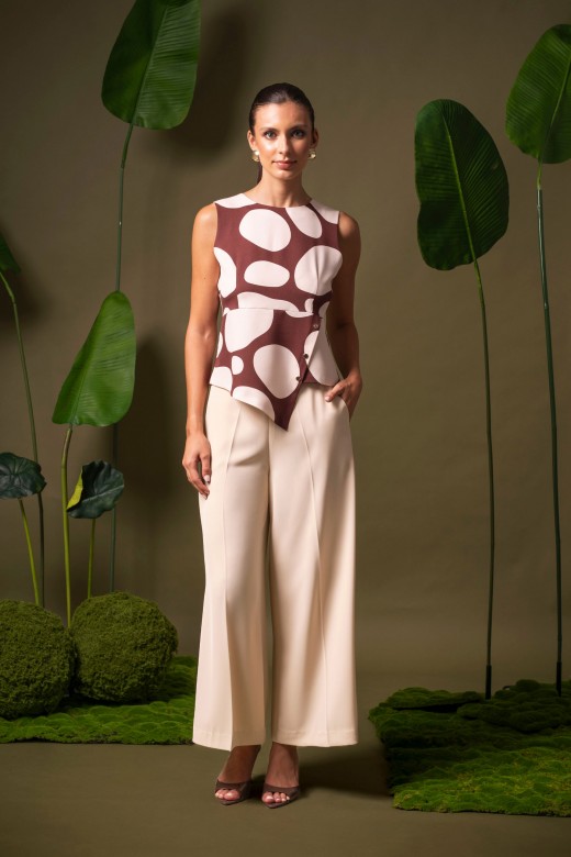 Asymmetric printed vest Asymmetric printed vest