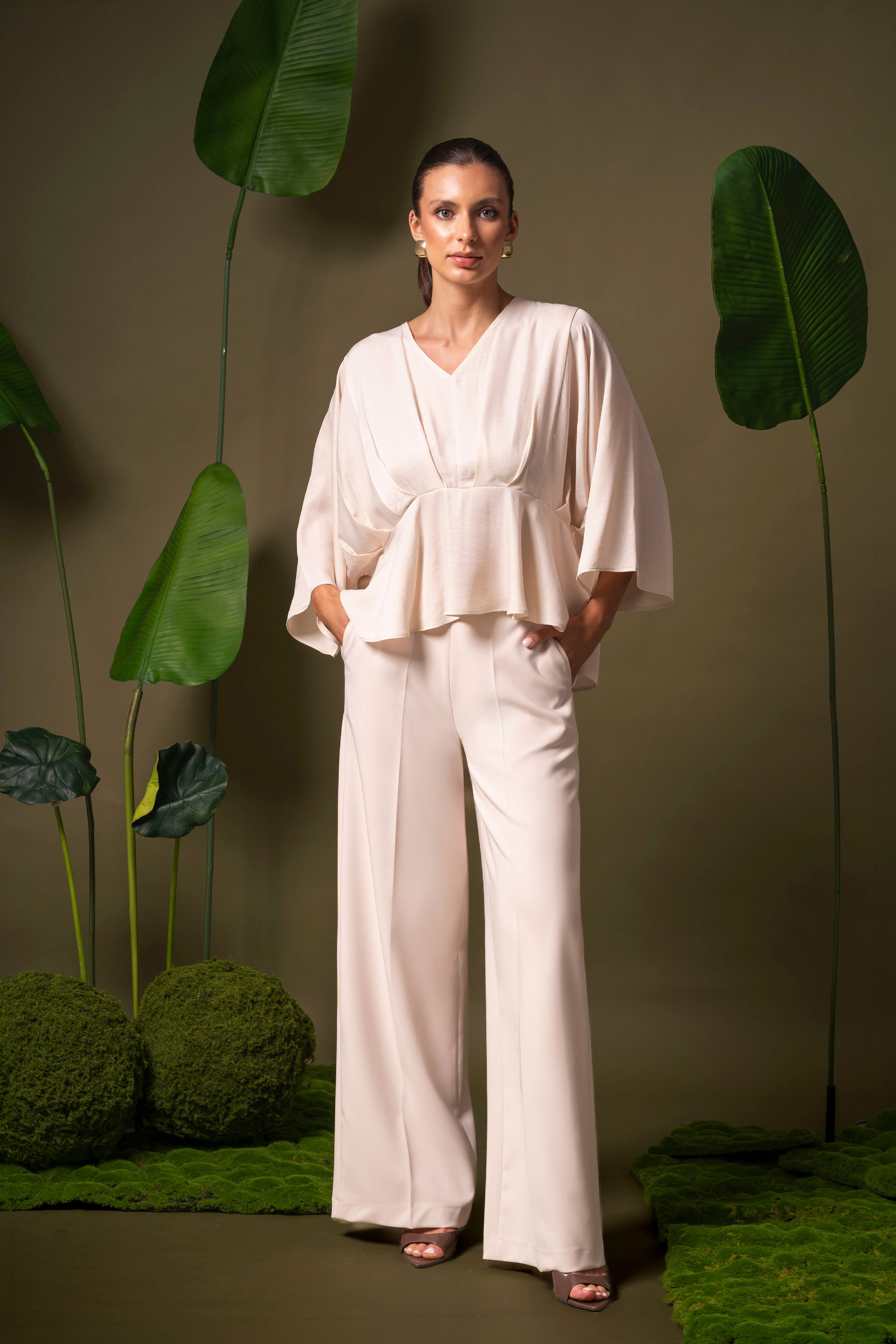 Fluid tunic with defined waist