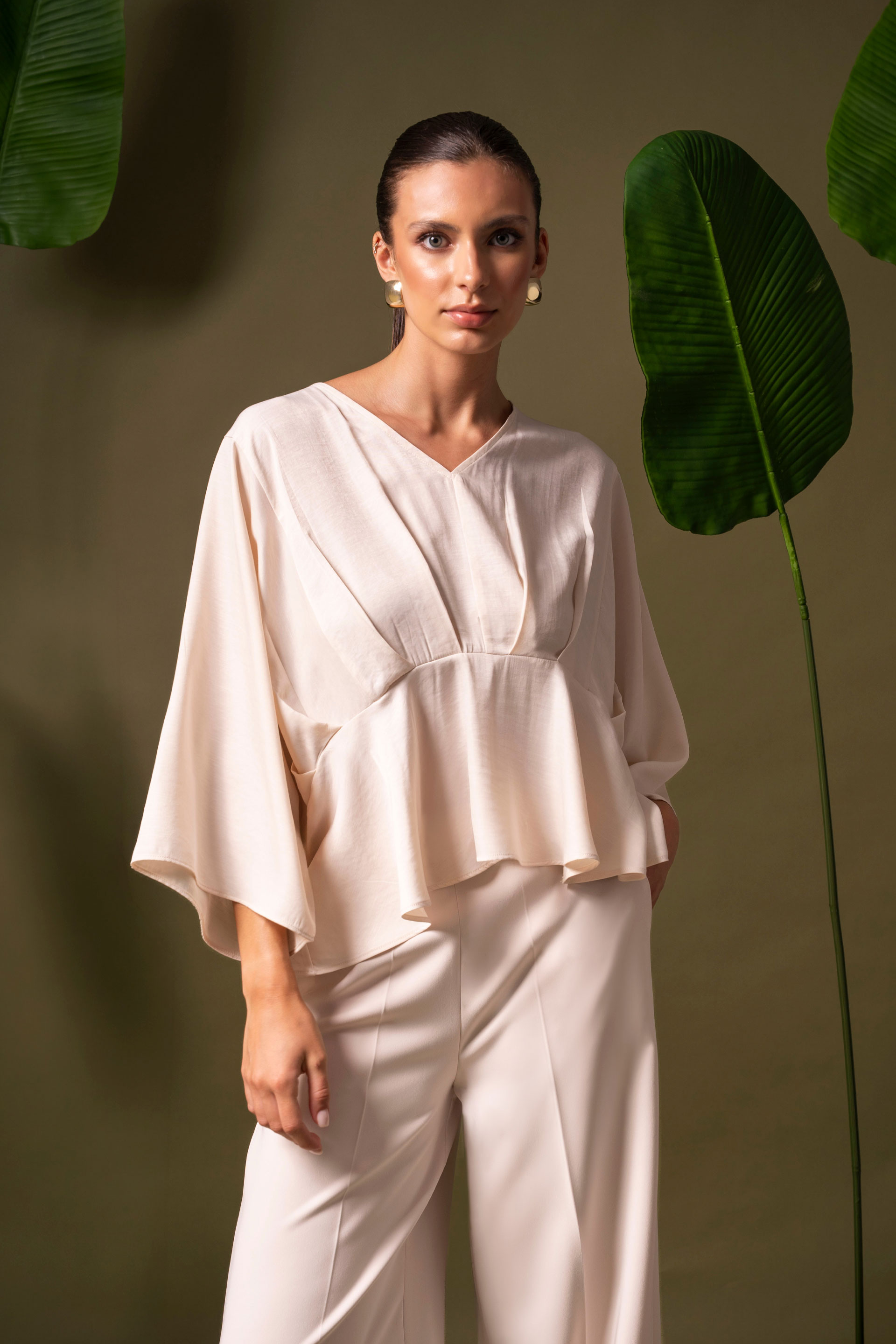 Fluid tunic with defined waist