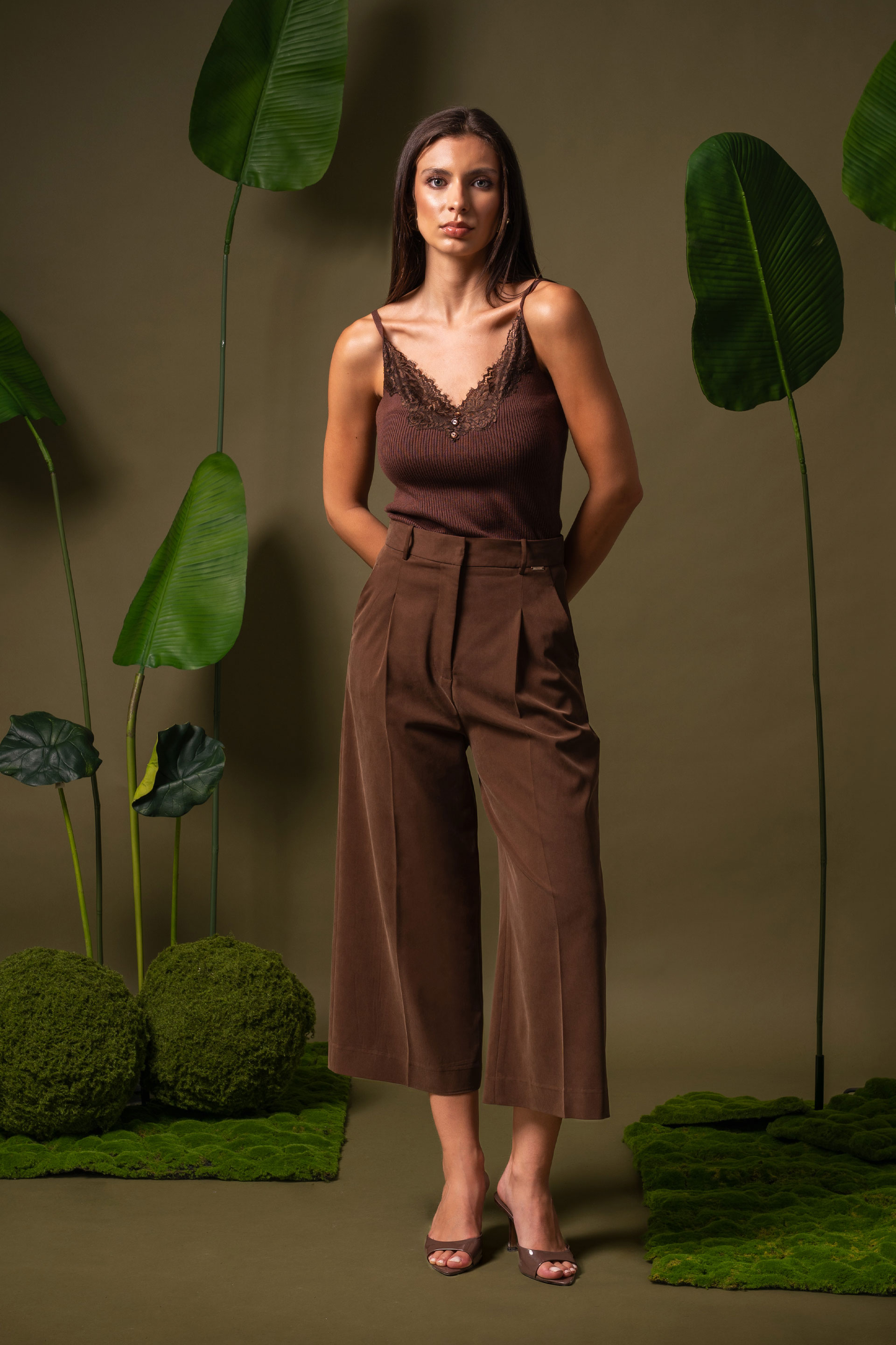 Calça culotte com pregas