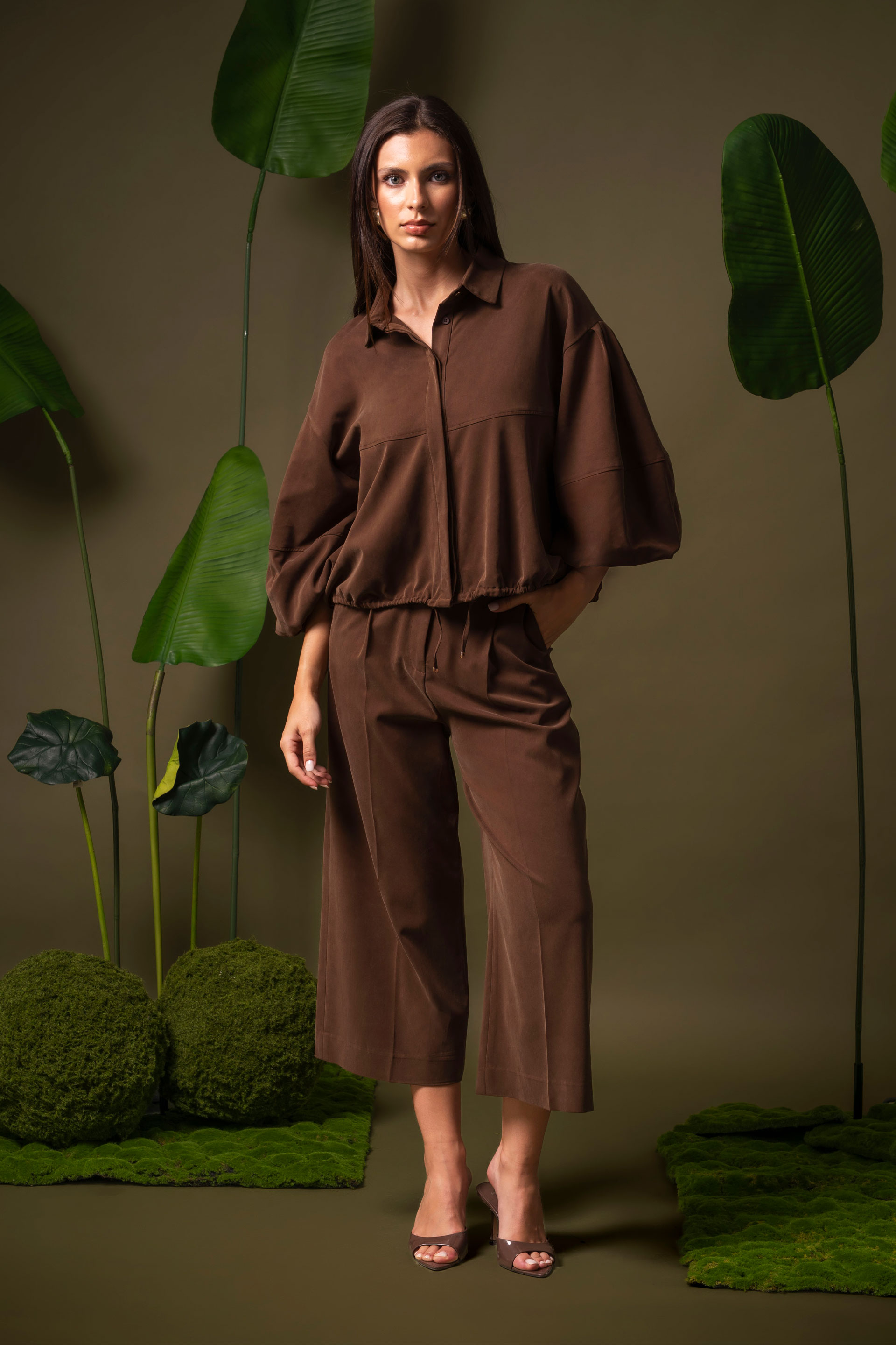 Calça culotte com pregas